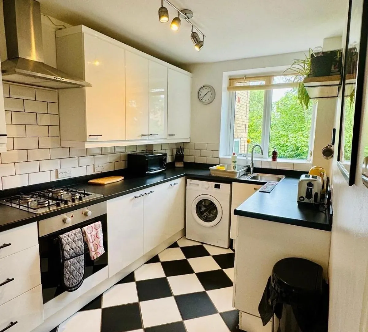 Modern Flat At Selden House Apartment London