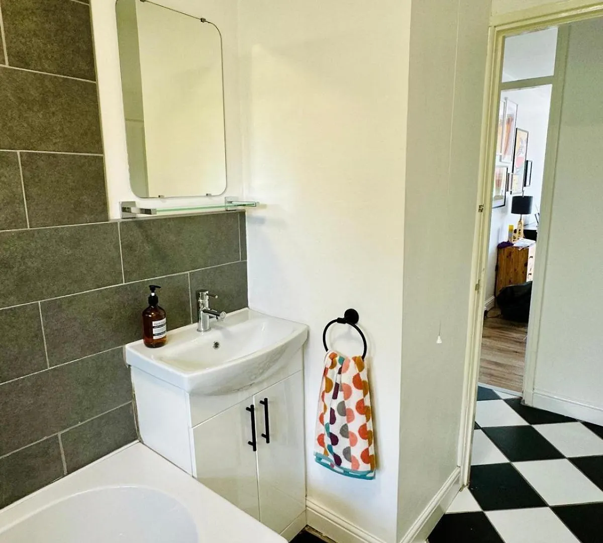 شقة Modern Flat At Selden House لندن