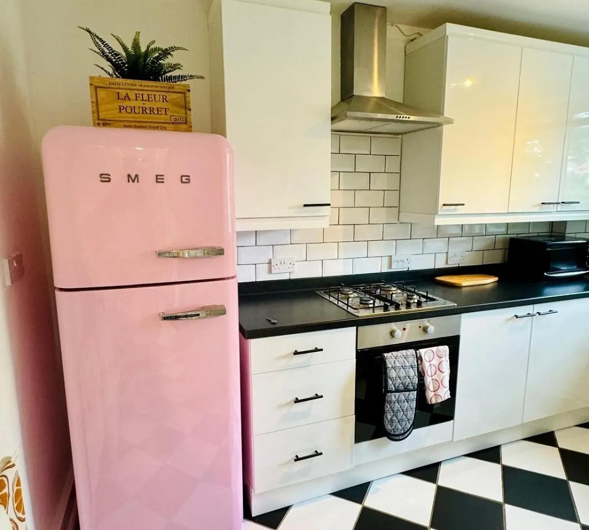 شقة Modern Flat At Selden House لندن